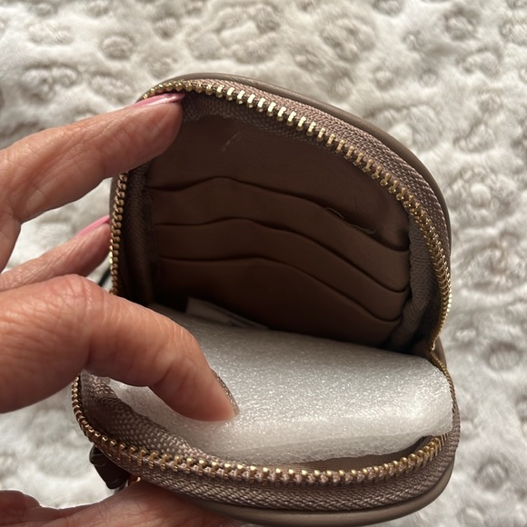 Badgley Mischka Crossbody - Picture 5 of 6